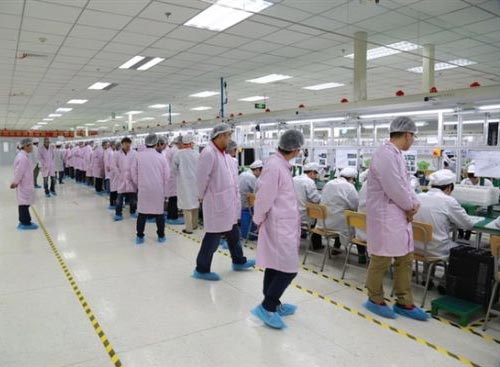 小米充電器自動包膜機(jī)生產(chǎn)實物圖 小米充電器自動包膜機(jī)生產(chǎn)實物圖