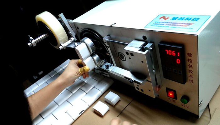 小米充電器自動包膜機(jī)實物圖 小米充電器自動包膜機(jī)實物圖