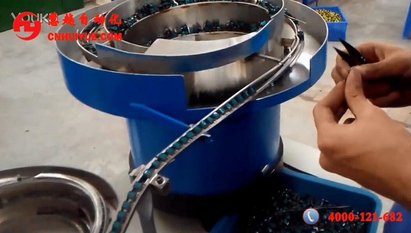 全自動(dòng)磁芯組裝包膠機(jī)實(shí)物圖 全自動(dòng)磁芯組裝包膠機(jī)實(shí)物圖